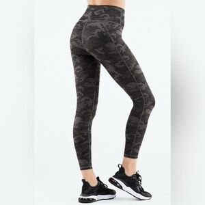 EUC Fabletics Define PowerHold® High-Waisted 7/8 Legging charcoal camo L